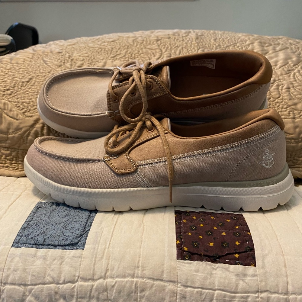 Skechers Women’s Tan Boat Shoes Size 10
Worn One Time…Still Basically New - Picture 5 of 6
